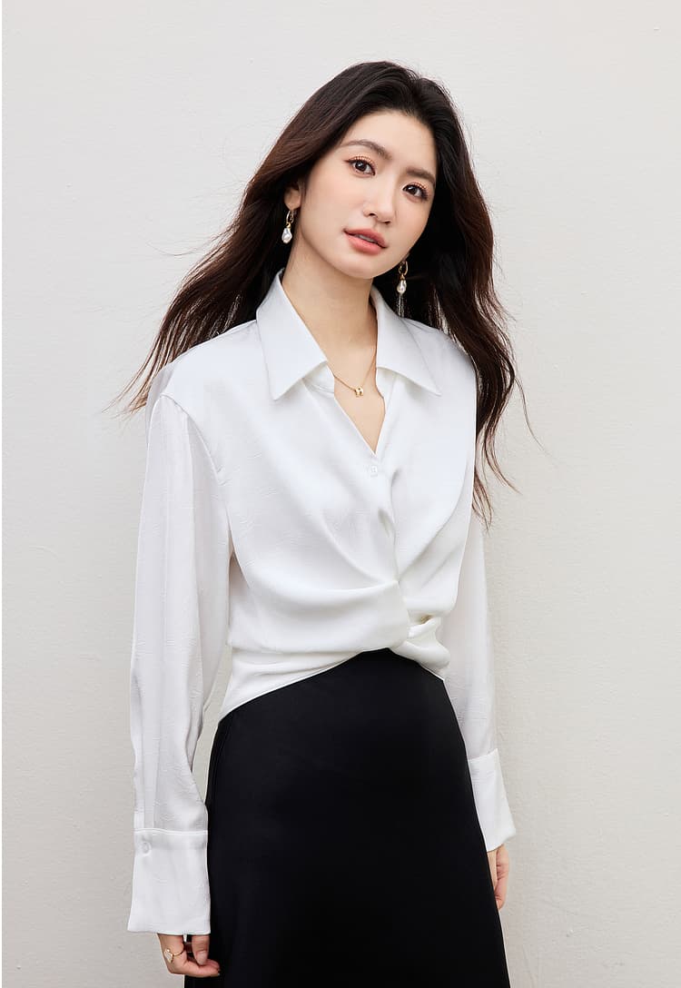 흰 셔츠 비틀림 긴팔 여성 2026 봄 디자인 센스 작은 대중 쇼트 스타일 외국 가스 작은 셔츠 기타 착용 법 새틴 맨위 상세 이미지 17