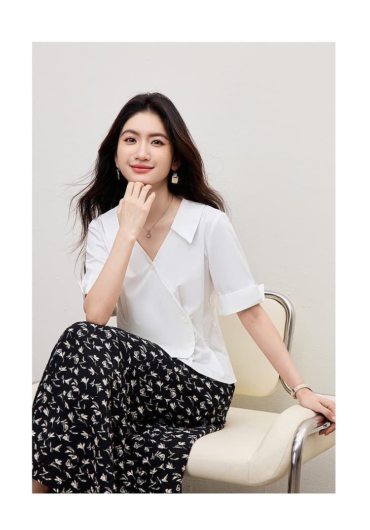 화이트 셔츠 2026 여름 새로운 여성 의류 다용도 긍정적 인 어깨 비스듬한 문 襟 레이스업 허리 수축 폴로 칼라 슬림해 보이는 짧은 맨위 상세 이미지 16