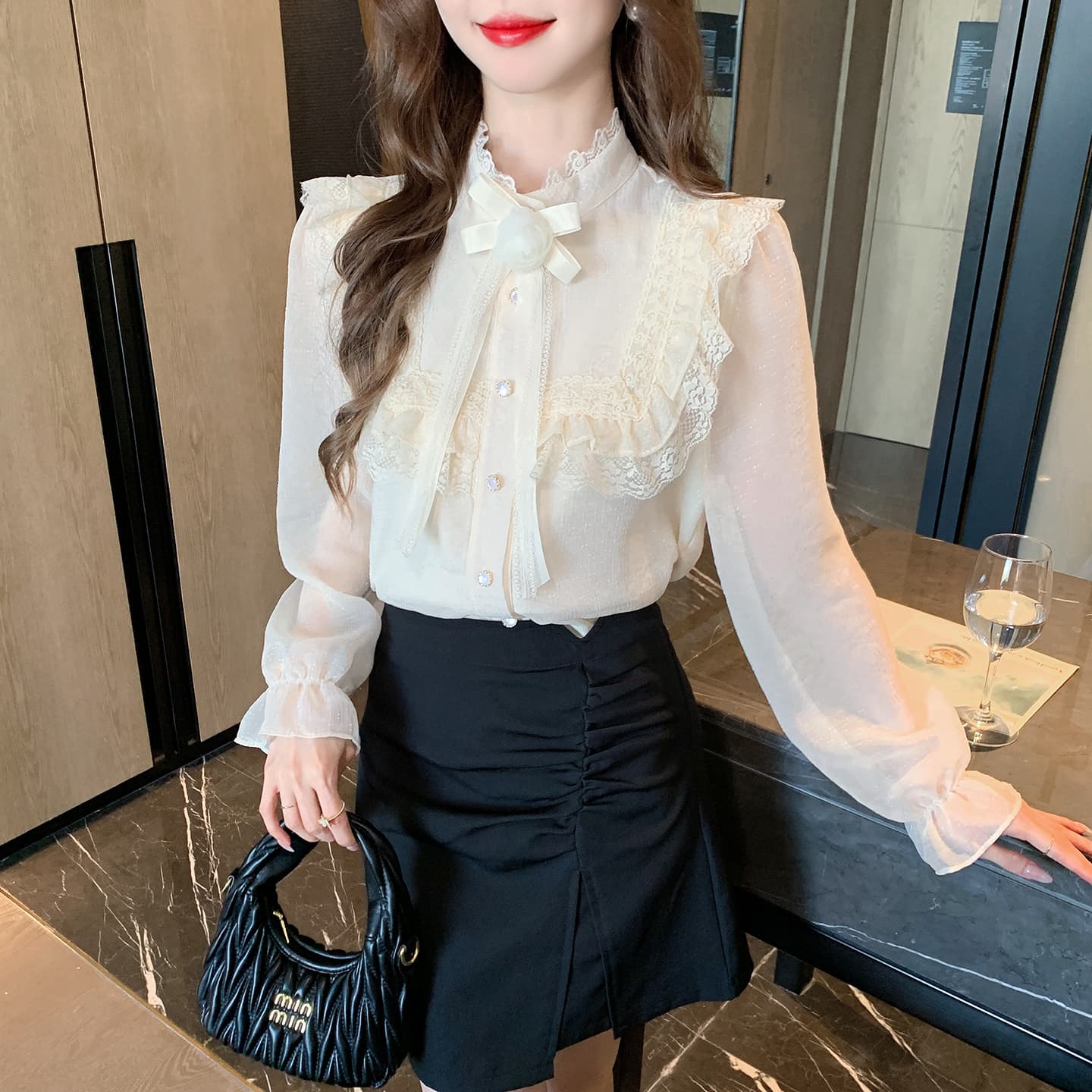 2026 가을 실사 작은 샤넬 스타일 빛 럭셔리 레이스 반하이넥 맨위 레이스 패치워크 품격 우아함 꽃 셔츠 이미지 2