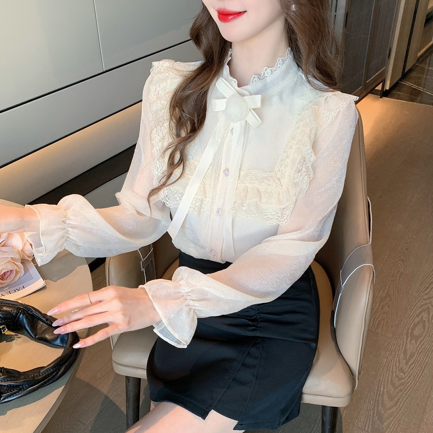 2026 가을 실사 작은 샤넬 스타일 빛 럭셔리 레이스 반하이넥 맨위 레이스 패치워크 품격 우아함 꽃 셔츠 이미지 3