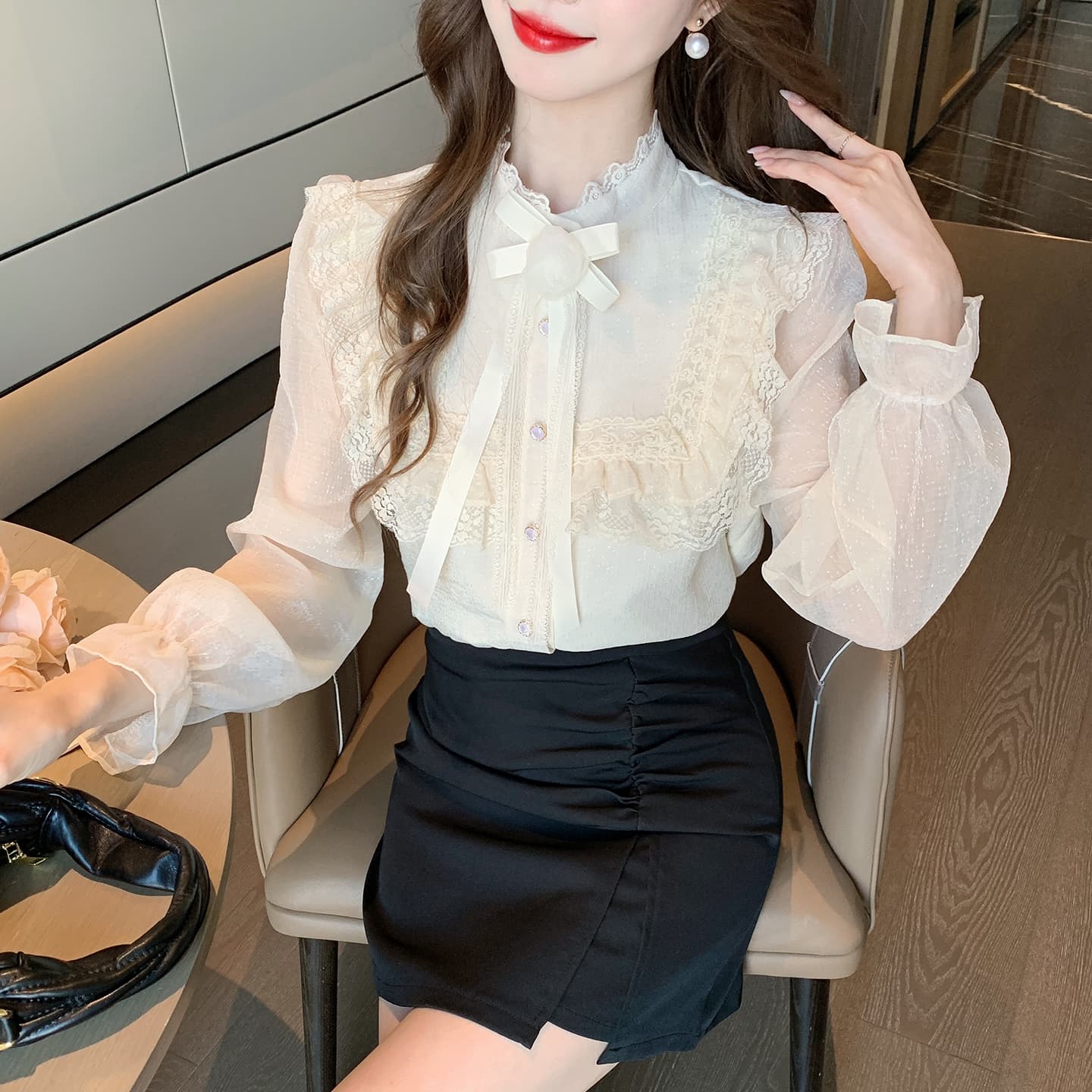 2026 가을 실사 작은 샤넬 스타일 빛 럭셔리 레이스 반하이넥 맨위 레이스 패치워크 품격 우아함 꽃 셔츠 이미지 5