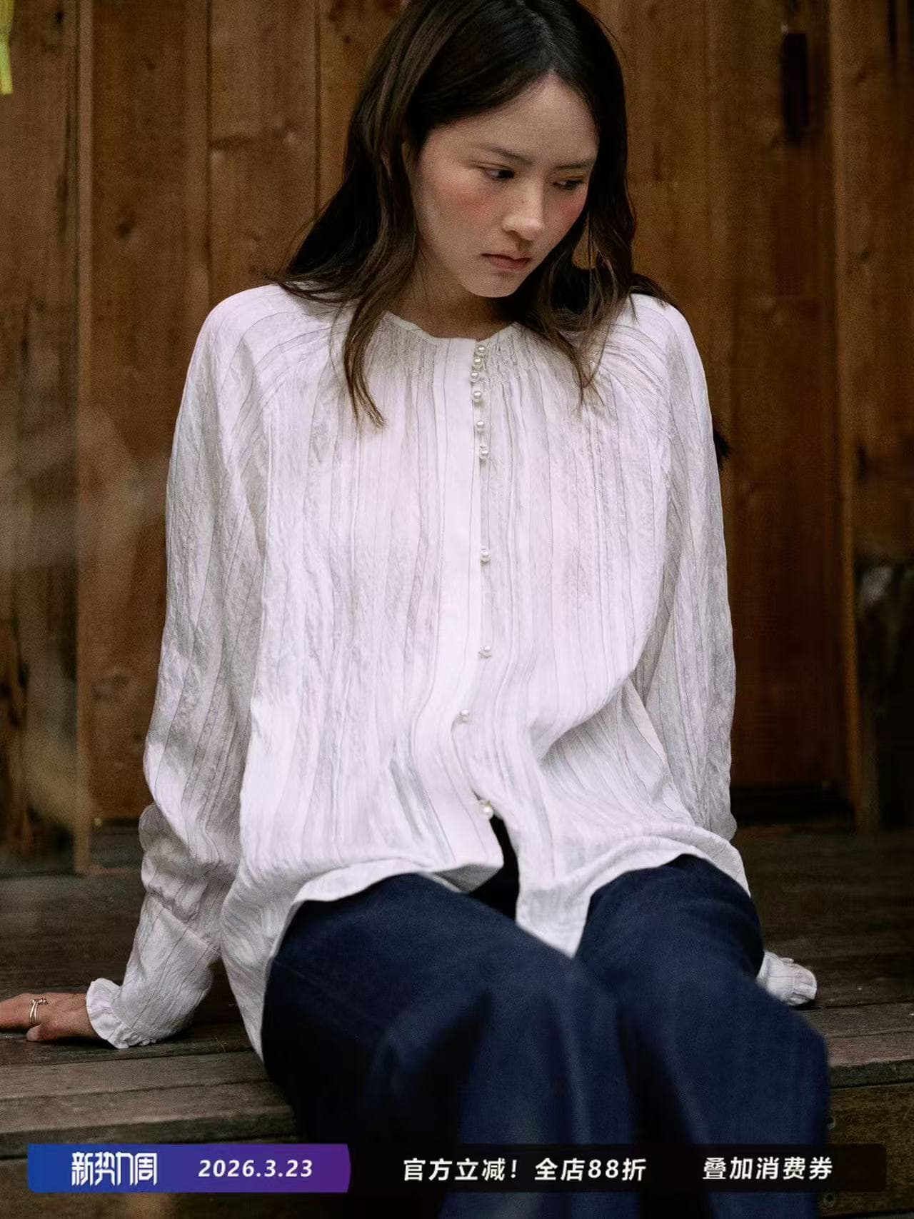 jicouture 화이트 스트라이프 진주 버클 여성 셔츠 봄 얇고 가벼운 주름 라운드 넥 주간 실크 코튼 긴팔 맨위