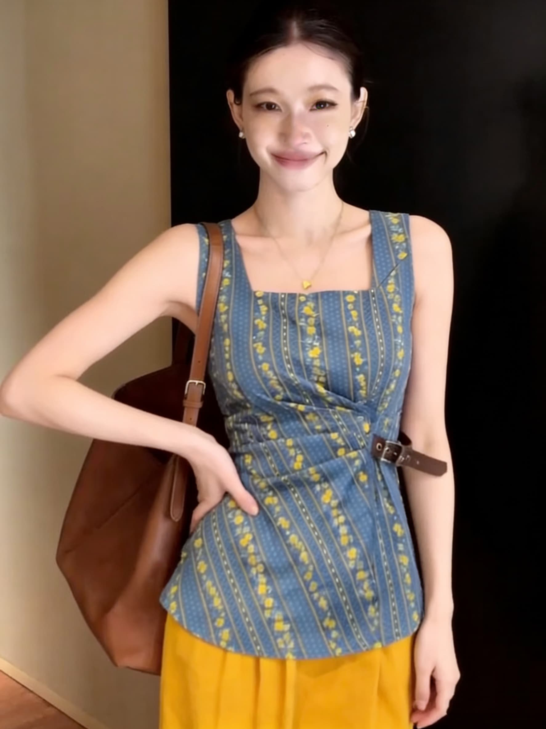 재고 있음 2026 여름 새로운 한 부서 작은 대중 꼬집기 허리 꽃무늬 스트라이프 캐미솔 여성 셔츠 이미지 3