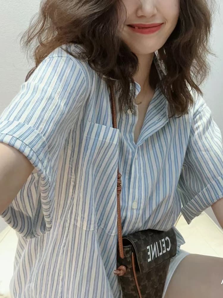 파란색 스트라이프 루즈핏 여성 셔츠 느긋한 바람 2026 새로운 반팔 맨위 디자인 센스 작은 대중 셔츠 캐주얼 여름