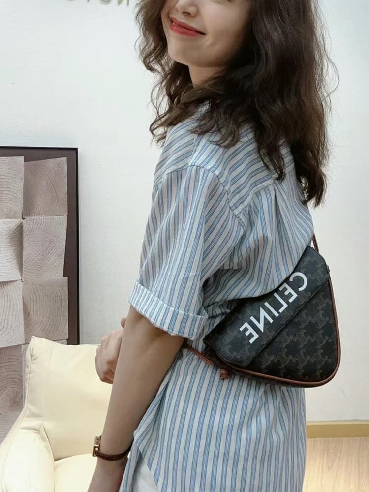 파란색 스트라이프 루즈핏 여성 셔츠 느긋한 바람 2026 새로운 반팔 맨위 디자인 센스 작은 대중 셔츠 캐주얼 여름 이미지 4