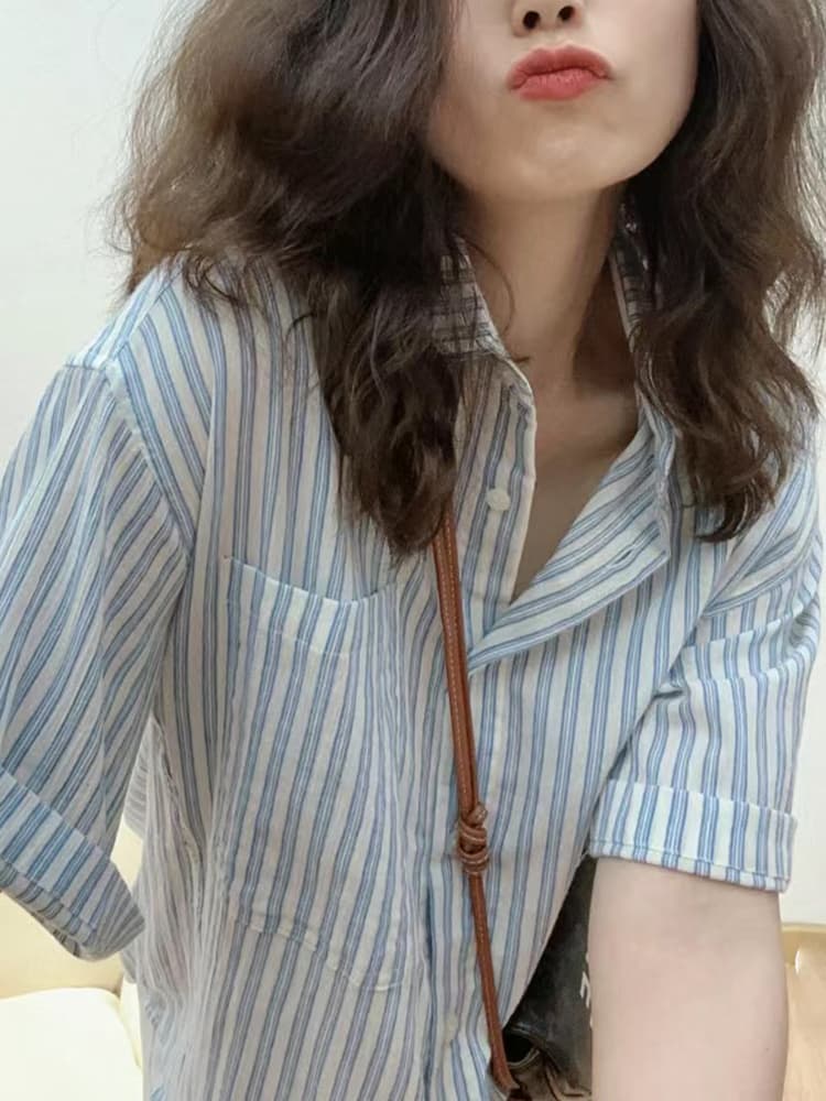 파란색 스트라이프 루즈핏 여성 셔츠 느긋한 바람 2026 새로운 반팔 맨위 디자인 센스 작은 대중 셔츠 캐주얼 여름 상세 이미지 5
