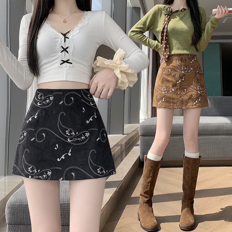 실사 2026 가을 겨울 새로운 플러시 자수 레트로 반신 스커트 페이 이익 S 자수 미니 스커트 여성 벨트 안전 바지 이미지 2