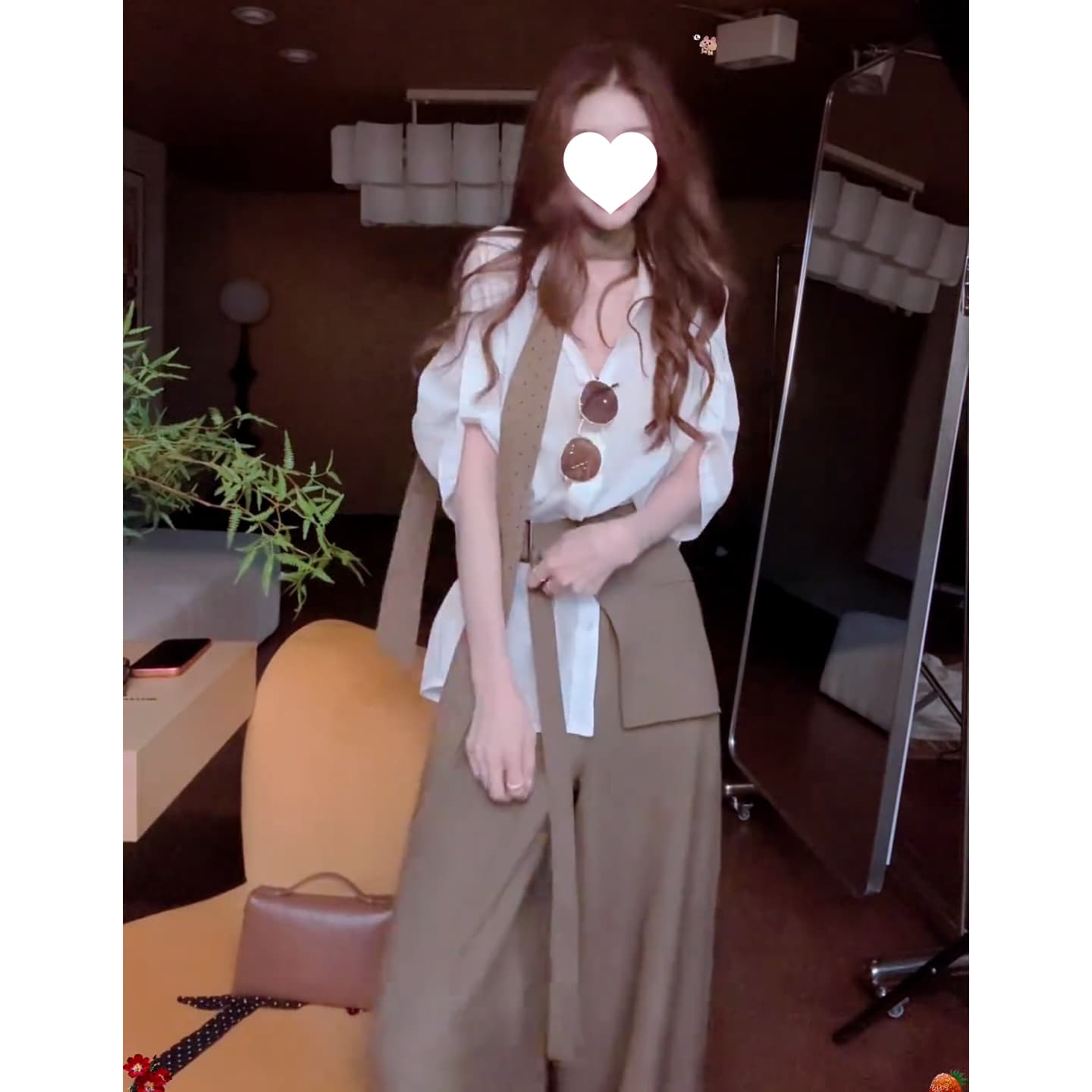 프랑스식 분위기 센스 녹색 V넥 루즈핏 여성 셔츠 2026 여름 새로운 검정색 캐주얼 와이드 레그 팬츠 투피스 세트 이미지 3