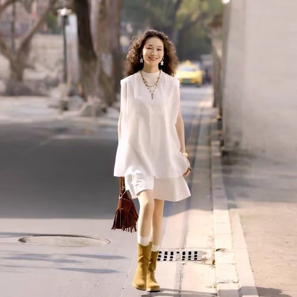 2026 여름 새로운 느슨함 센스 착용 가져 가라. 화이트 라운드 넥 민소매 셔츠 넓은 다리가 짧다. 바지 세트 상세 이미지 4