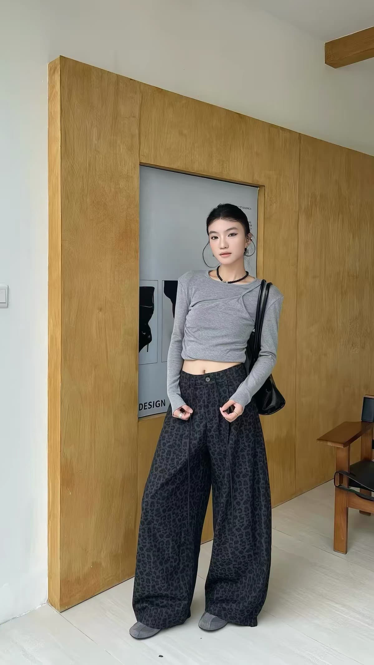 2026 이른 가을 새로운 한국 스타일 패션 다용도 슬림해 보이는 레오파드 무늬 스트레이트 팬츠 캐주얼 바지 여성 69233 이미지 2