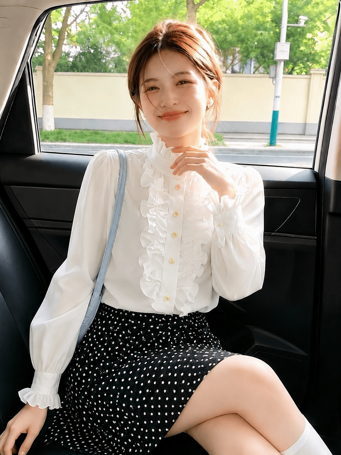 2026 새로운 유럽 상품 고급 센스 천 금빛 바람 패션 다용도 슬림해 보이는 화이트 스탠드 칼라 프릴 여성 셔츠 이미지 3