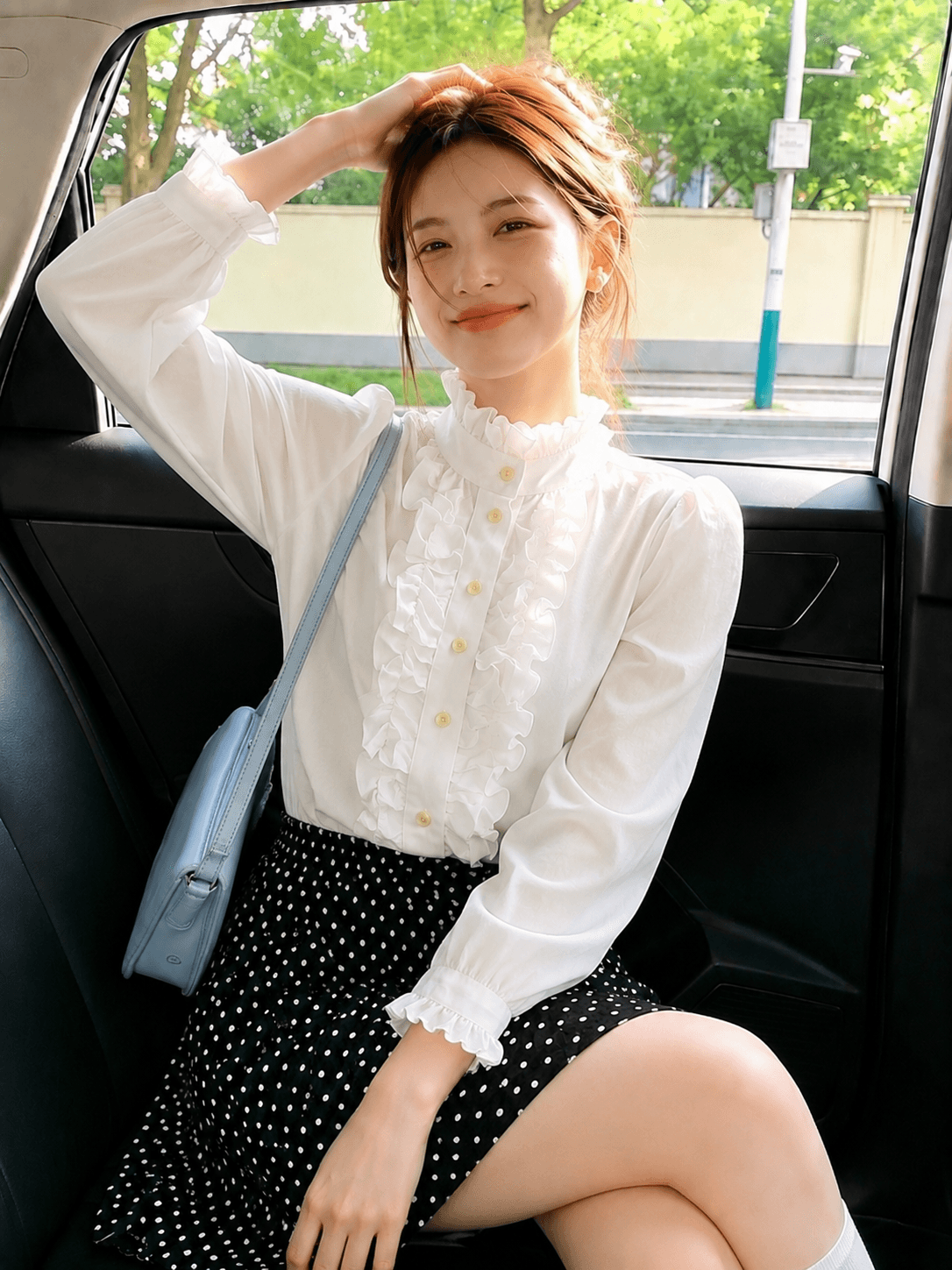 2026 새로운 유럽 상품 고급 센스 천 금빛 바람 패션 다용도 슬림해 보이는 화이트 스탠드 칼라 프릴 여성 셔츠 이미지 2
