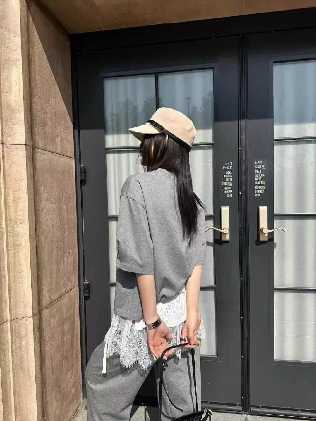 26 봄 여름 새로운 루즈핏 반팔 티셔츠 맨위 디자인 센스 레이스 랩스커트팬츠 와이드 레그 팬츠 세 조각 여성 세트 1073 상세 이미지 2