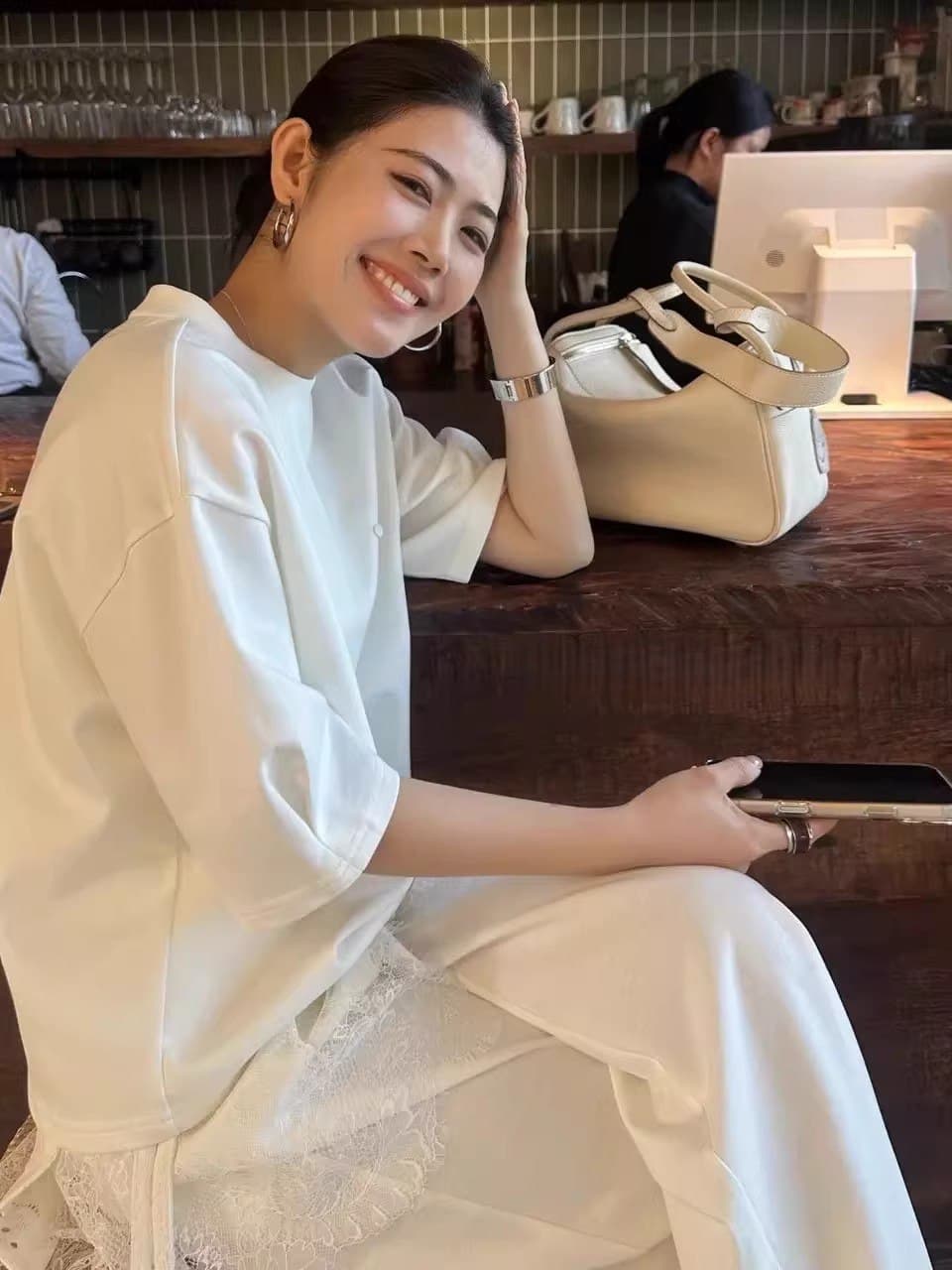 26 봄 여름 새로운 루즈핏 반팔 티셔츠 맨위 디자인 센스 레이스 랩스커트팬츠 와이드 레그 팬츠 세 조각 여성 세트 1073 상세 이미지 4