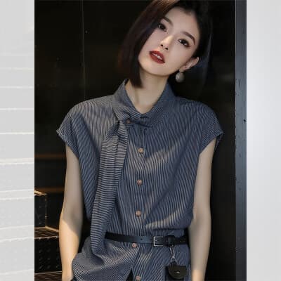 진한 파란색 리본 스트라이프 반팔 셔츠 2026 여름 새로운 여성 의류 레트로 맨위 슈퍼 잘 생긴 다용도 셔츠 상세 이미지 2