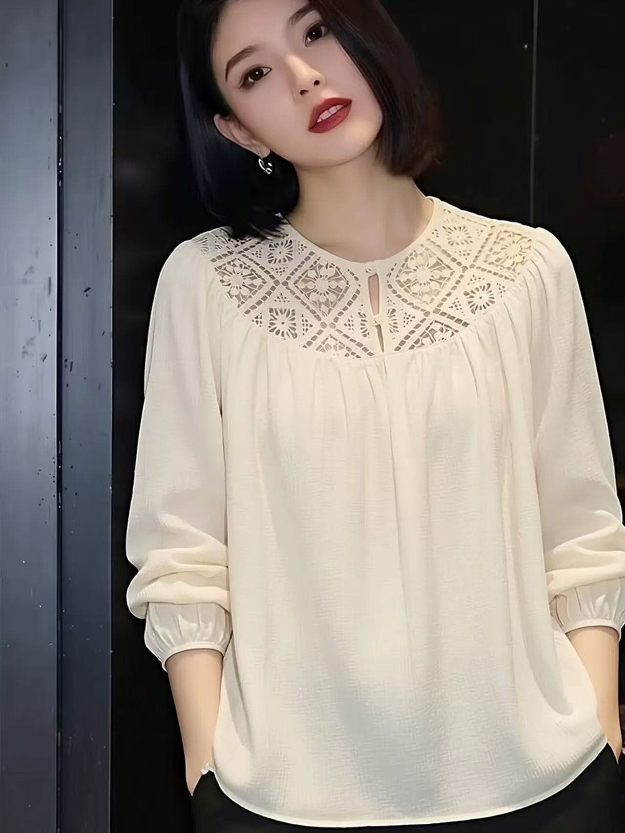 프랑스식 홀로우 아웃 레이스 칼라 벌룬 소매 맨위 여성 2026 봄 새로운 화이트 디자인 센스 작은 대중 품격 셔츠 상세 이미지 2