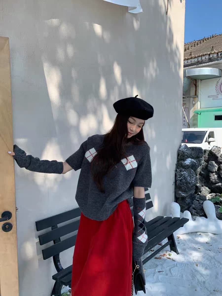 한 부서 레트로 링 그리드 디자인 센스 라운드 넥 반팔 스웨터 경기 같은 색상 소매 커버 상세 이미지 9
