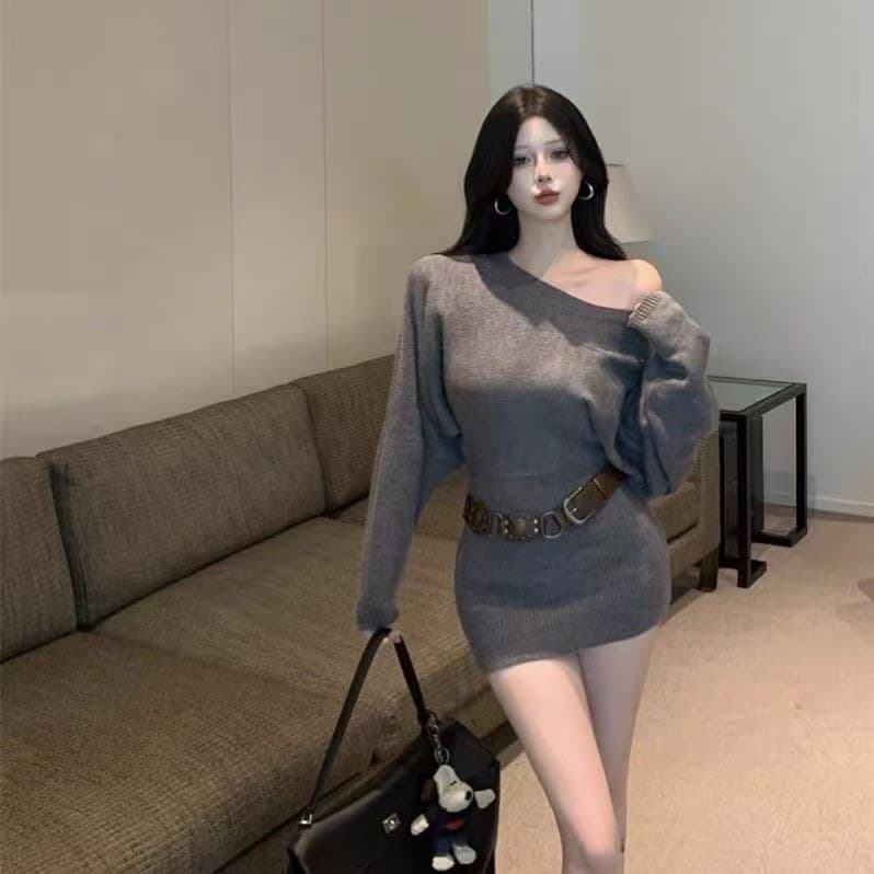 한 부서 비스듬한 어깨 배트윙 소매 스웨터 여성 드레스 2026 가을 겨울 새로운 벨트 포함 품격 핫걸 타이트 스커트 미니 스커트 이미지 2