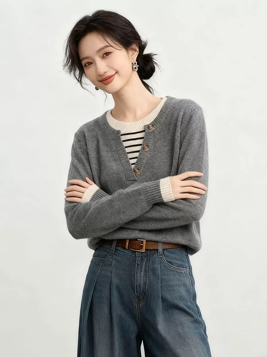 가을 겨울 페이크 레이어드 스트라이프 패치워크 V넥 단추 니트 스웨터 여성 2026 새로운 회색 느슨함 센스 스웨터 맨위 상세 이미지 4