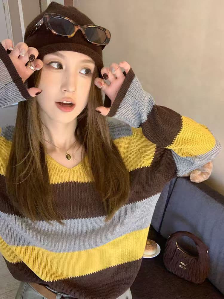 이른 가을 새로운 한국 스타일 루즈핏 슬림해 보이는 다용도 V넥 스트라이프 긴팔 니트 스웨터 여성 고급 센스 풀오버 맨위 상세 이미지 4