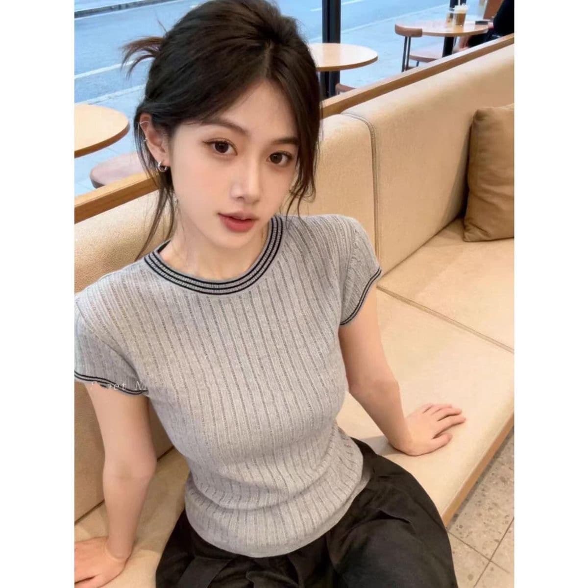 여름 출퇴근 몸매 가꾸기 라운드 넥 배색 스트라이프 반팔 니트 스웨터 여성 회색 디자인 센스 패션 미니멀리즘 맨위 여성 상세 이미지 3