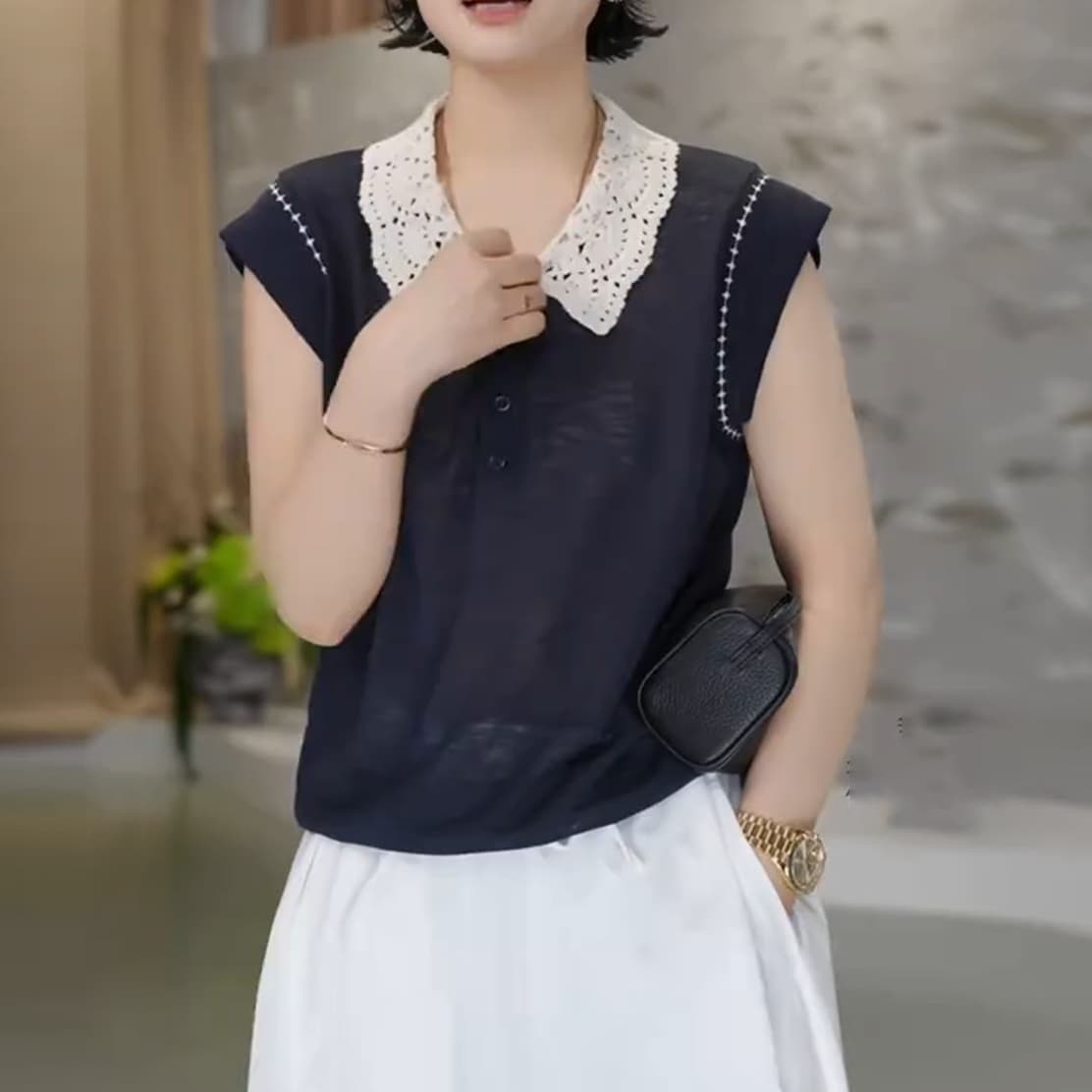 배색 홀로우 아웃 폴로 칼라 작은 날다 소매 티셔츠 여성 2026 여름 새로운 품격 연령 감소 루즈핏 슬림해 보이는 다용도 맨위 상세 이미지 4