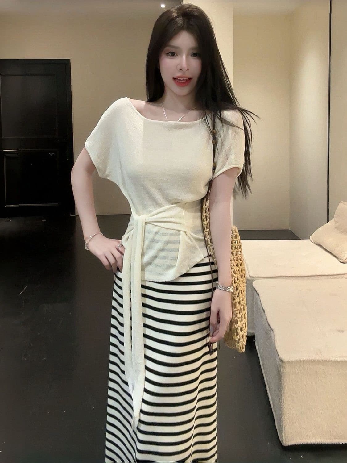 작은 날다 소매 스트라이프 얇은 스타일 니트 스웨터 여자 2026 새로운 여름 다용도 슬림해 보이는 V넥 맨위 상세 이미지 3