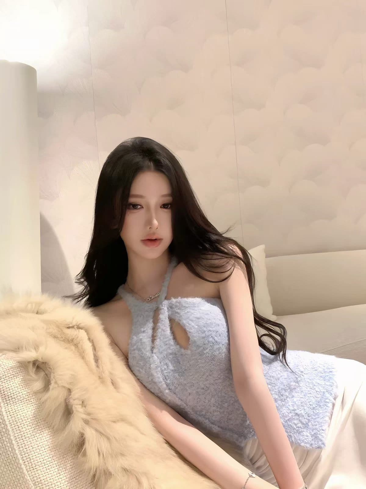 명문 여성 순수한 욕망 홀로우 아웃 비틀림 행침 목 니트 캐미솔 디자인 센스 몸매 가꾸기 슬림해 보이는 민소매 섹시함 맨위 이미지 4