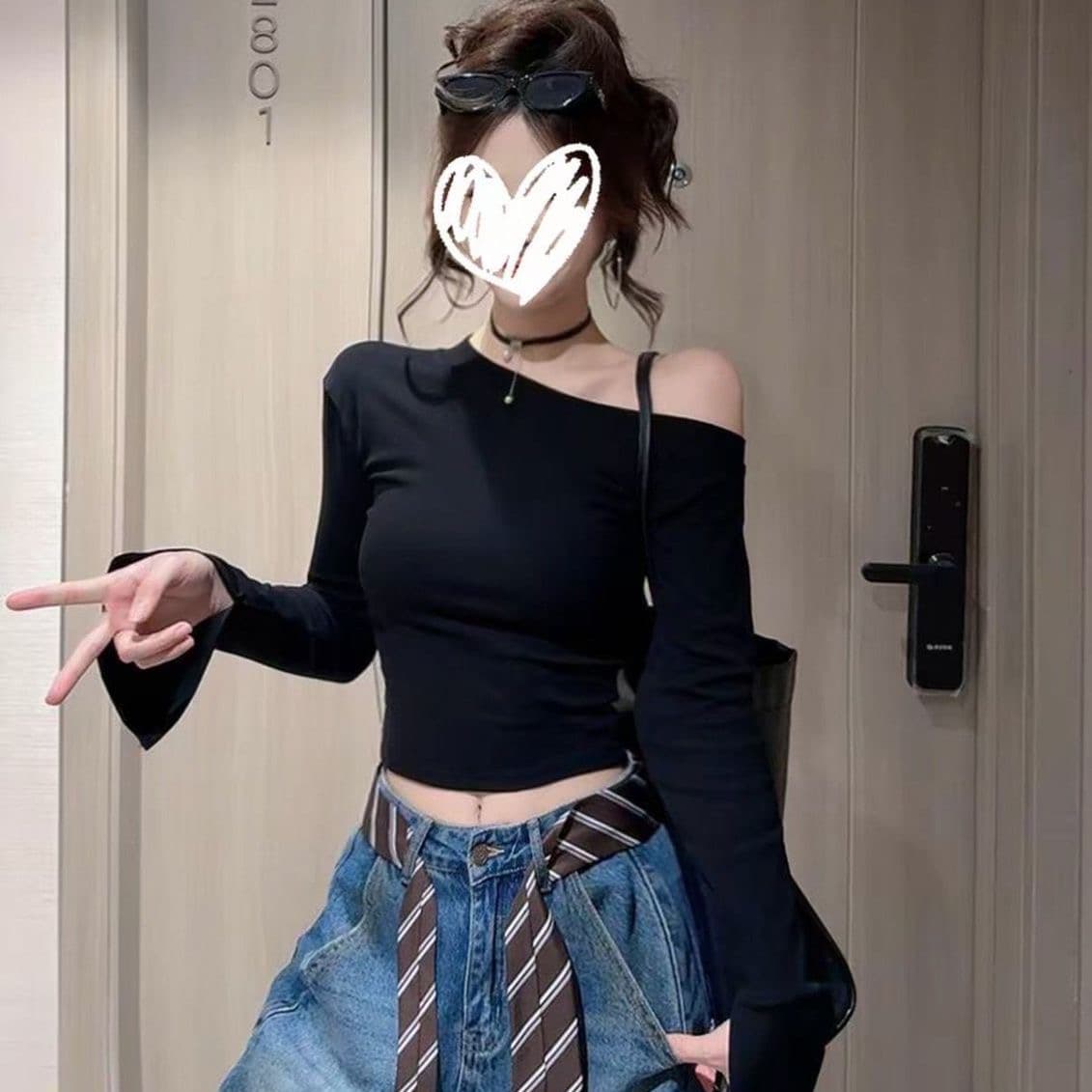 순수한 욕망 핫걸 쇼트 스타일 칼라 이슬 긴팔 티셔츠 비스듬한 어깨 디자인 몸매 가꾸기 2026 슬림해 보이는 새로운 만나는 맨위 이미지 3