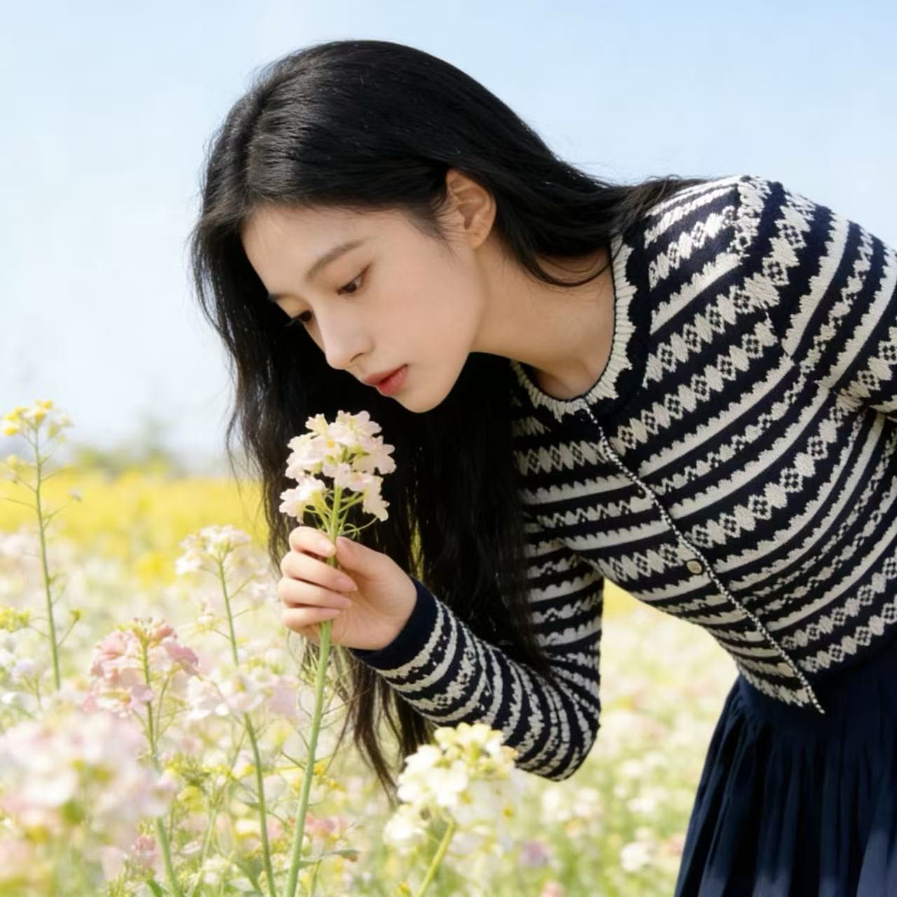 몸매 가꾸기 품격 검정색 니트 스웨터 여성 2026 봄 새로운 세련된 고급 긴팔 맨위 프랑스식 아름다운 스웨터 상세 이미지 1