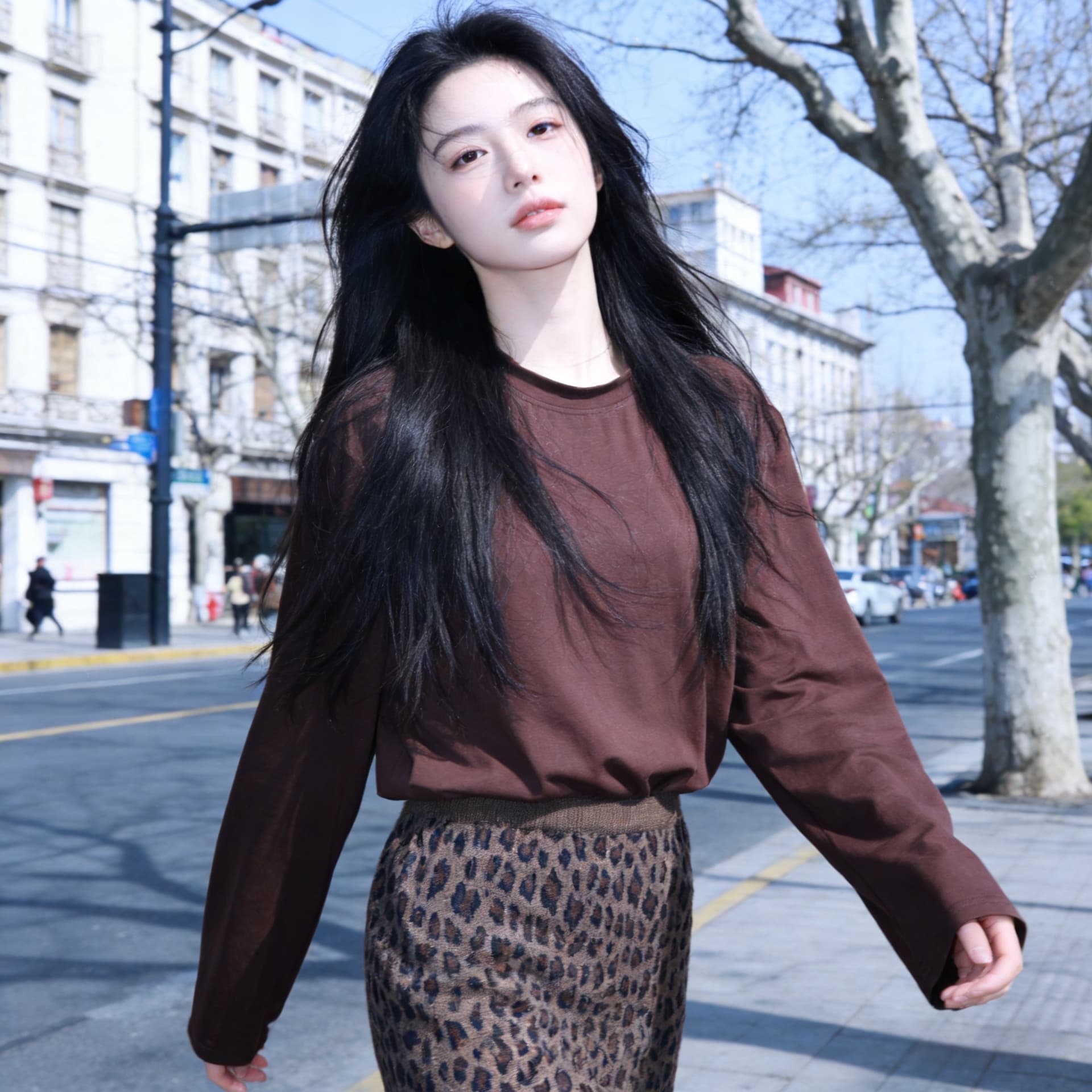 아메리칸 중간 길이 라운드 넥 긴팔 티셔츠 여성 2026 새로운 폭발 이른 가을 루즈핏 슬림해 보이는 캐주얼 인사이드 잡아라. 의류 상세 이미지 5