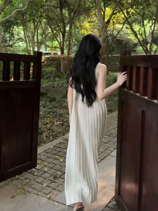 천 골드 주름 디자인 센스 품격 느긋한 문예 롱 스커트 고급 민소매 해변가 드레스 상세 이미지 5