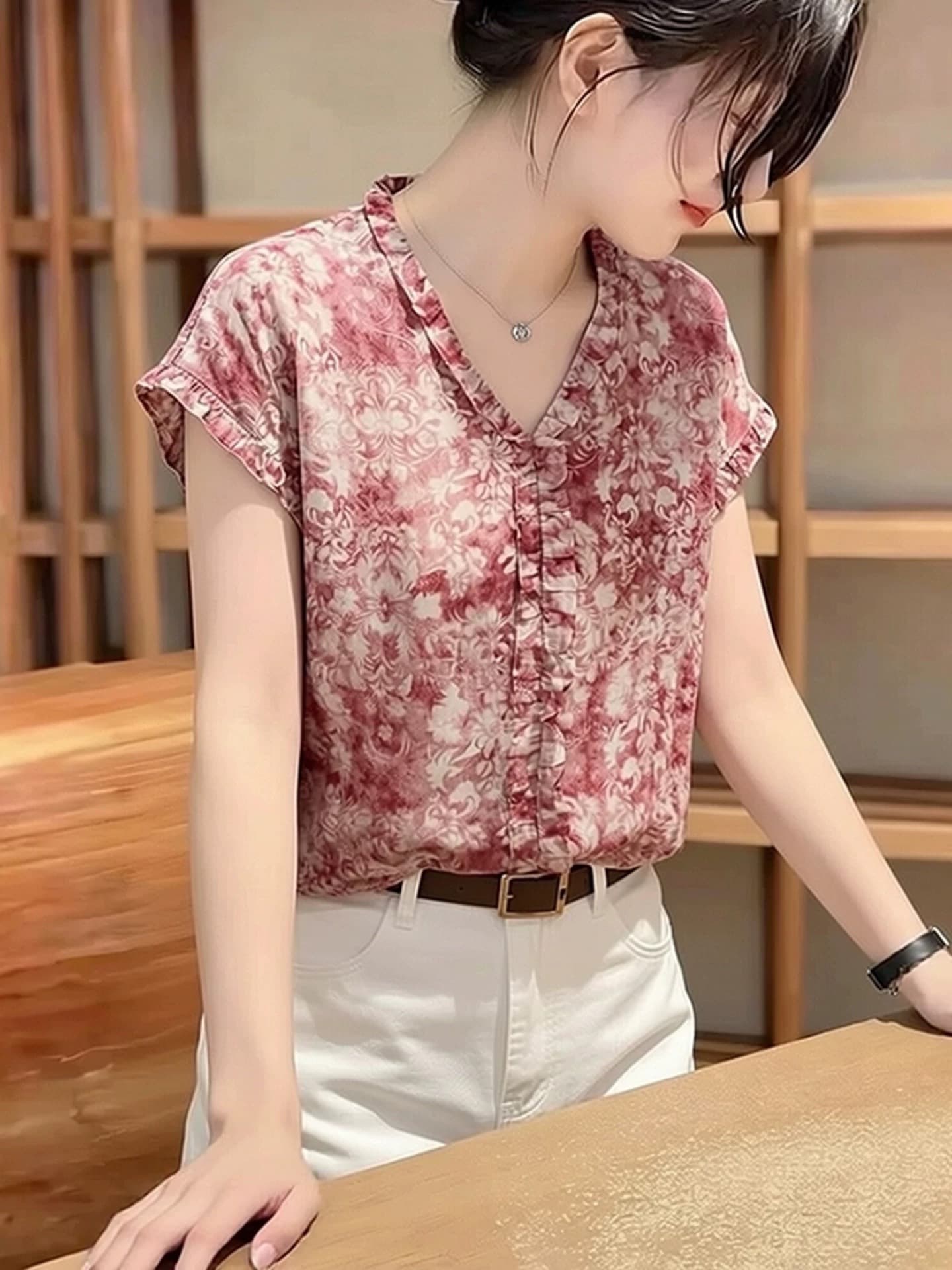 2026 여름 새로운 외국 가스 다용도 연령 감소 디자인 센스 패션 반팔 티셔츠 여성 슬림해 보이는 프린트 작은 셔츠 맨위 상세 이미지 3