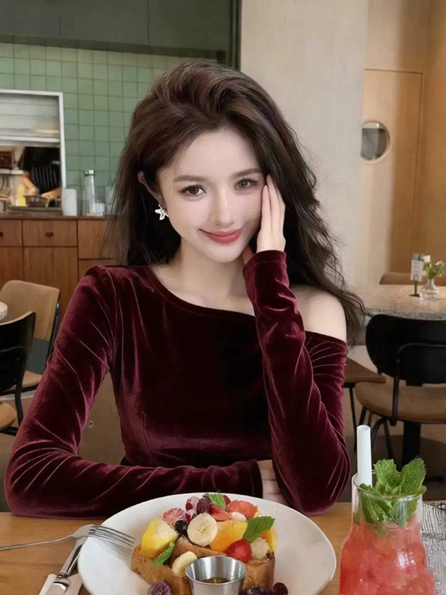쇼핑몰 대외 무역 여성 의류 2026 가을 겨울철 보트넥 오프숄더 벨벳 패션 핫걸 몸매 가꾸기 긴팔 맨위 이미지 4