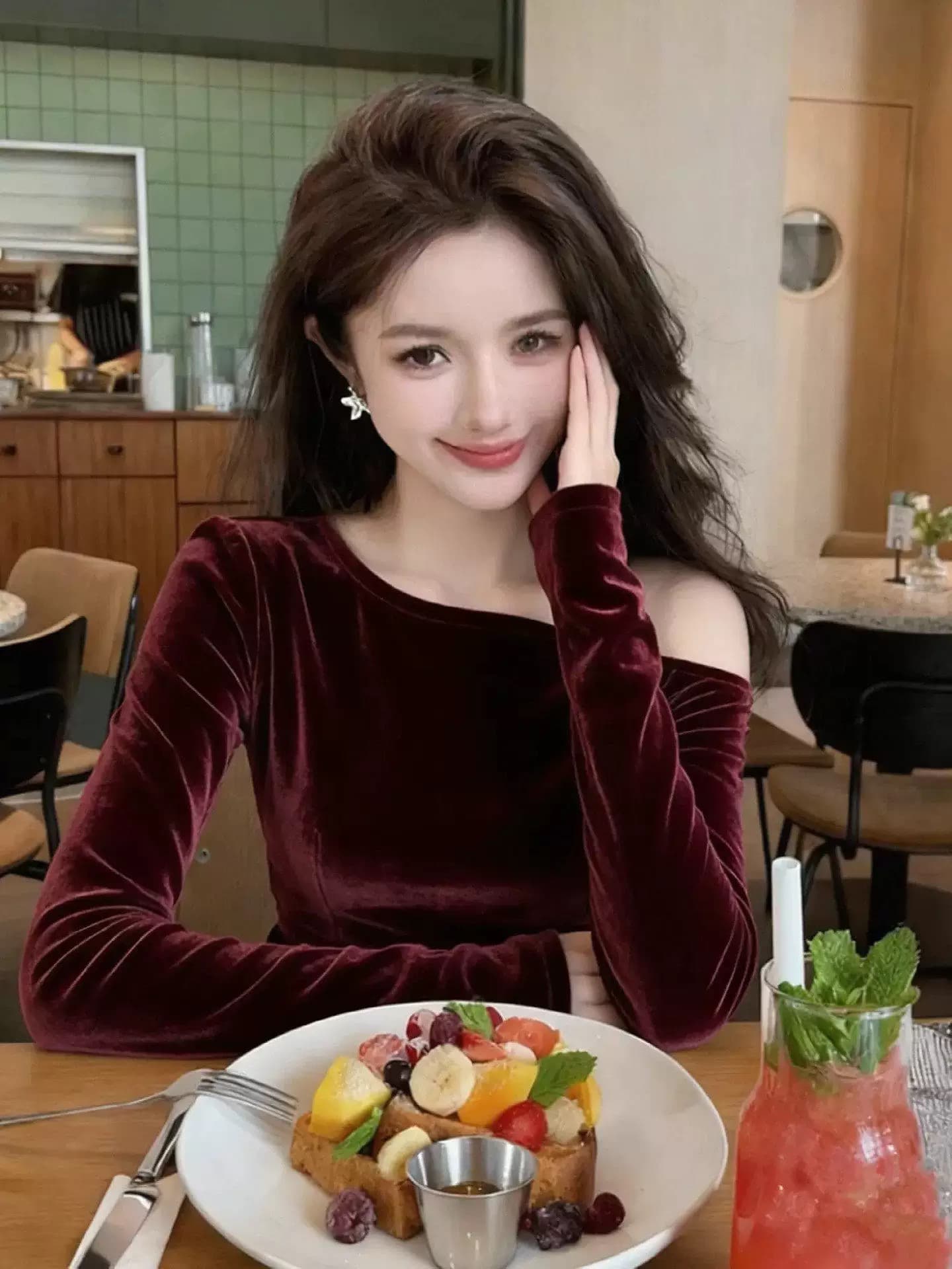 쇼핑몰 대외 무역 여성 의류 2026 가을 겨울철 보트넥 오프숄더 벨벳 패션 핫걸 몸매 가꾸기 긴팔 맨위 상세 이미지 3