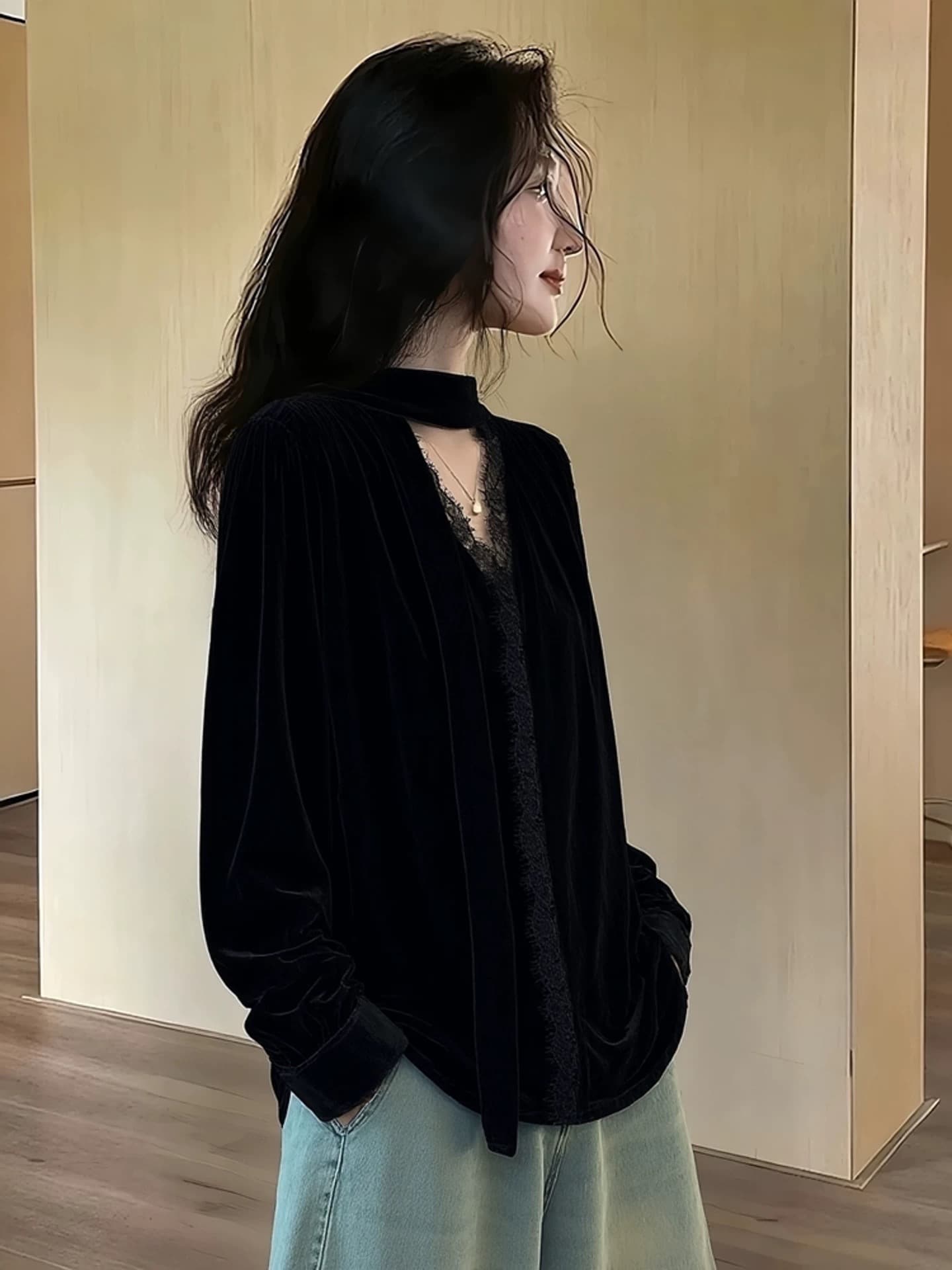 프랑스식 품격 검정색 레이스 조각 벨벳 여성 셔츠 2026 가을 새로운 외국 가스 연령 감소 다용도 맨위 트렌디 이미지 2