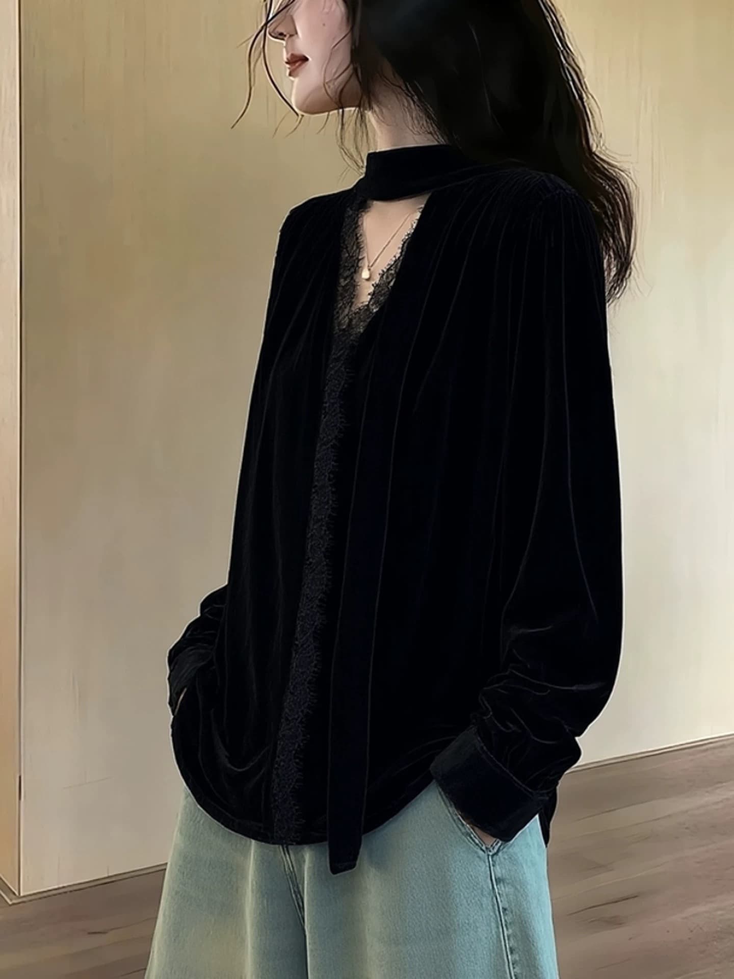 프랑스식 품격 검정색 레이스 조각 벨벳 여성 셔츠 2026 가을 새로운 외국 가스 연령 감소 다용도 맨위 트렌디 이미지 3