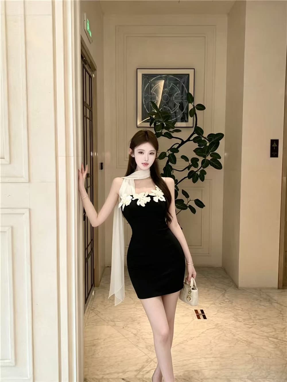 실사 순수한 욕망 바람 핫걸 꽃 타이트 스커트 드레스