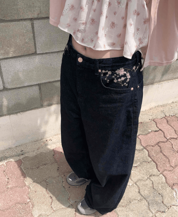 지금 디자인 센스 벚꽃 자수 루즈핏 낫 청바지