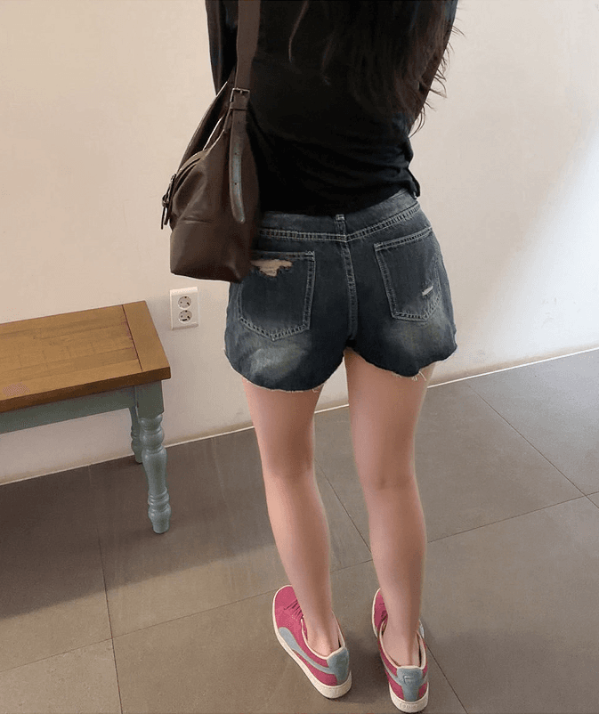 지금 여름 디스플레이 다리 길이 핫걸 찢어진 부분 그리기 거친 가장자리 슬림해 보이는 데님 반바지 이미지 2