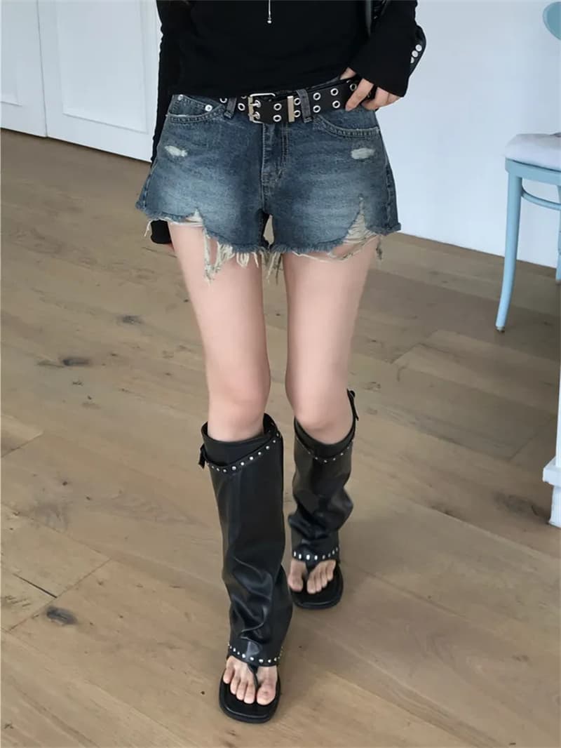 지금 여름 디스플레이 다리 길이 핫걸 찢어진 부분 그리기 거친 가장자리 슬림해 보이는 데님 반바지 이미지 2