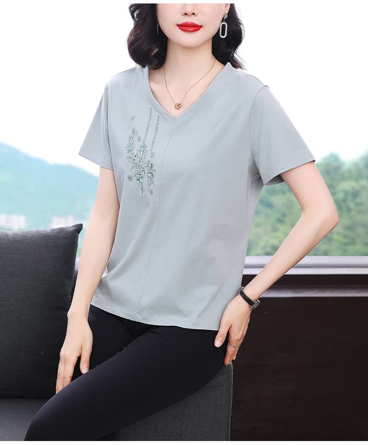 2026 년 여름 새로운 여성 의류 폭발 몸매 가꾸기 맨위 엄마 반소매 티셔츠 연령 감소 V넥 반팔 티셔츠 여성 상세 이미지 10