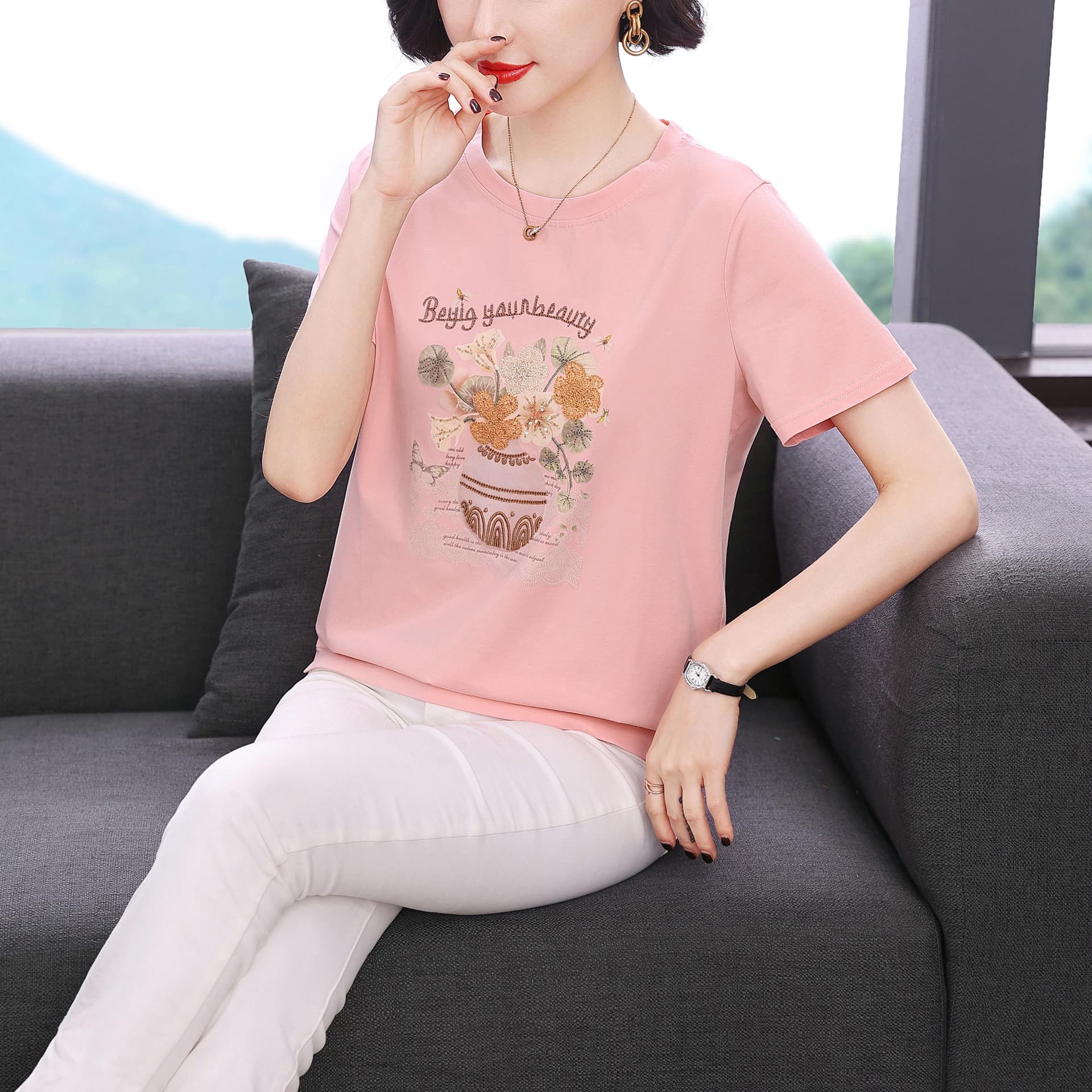 2026 년 새로운 순면 반팔 티셔츠 여성 여름 드레스 세련된 꽃무늬 자수 맨위 중년 엄마 연령 감소 동정 이미지 2