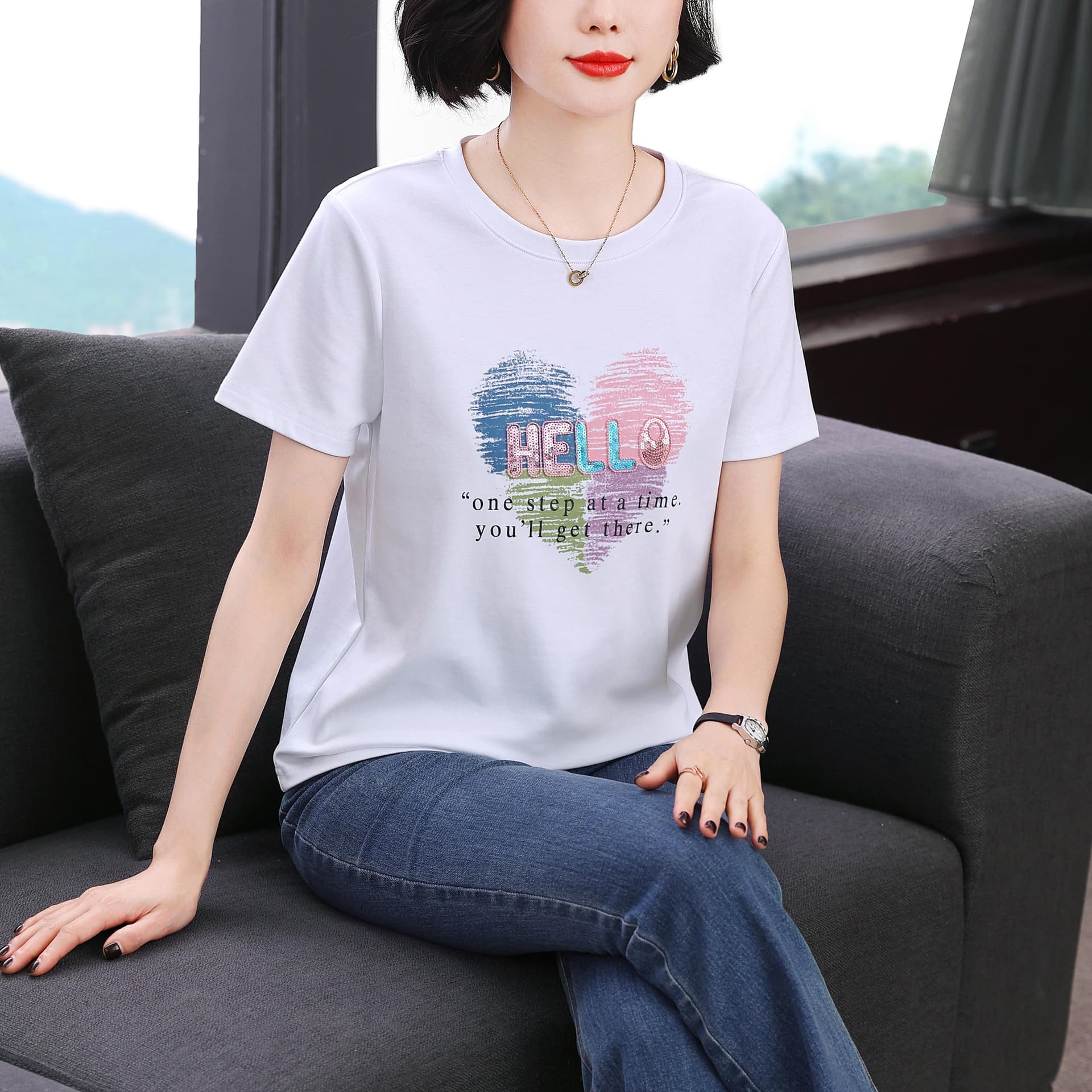 2026 여름 새로운 하트 프린트 라운드 넥 반팔 티셔츠 여성 자수 연령 감소 엄마 슬림해 보이는 맨위 티셔츠 이미지 3