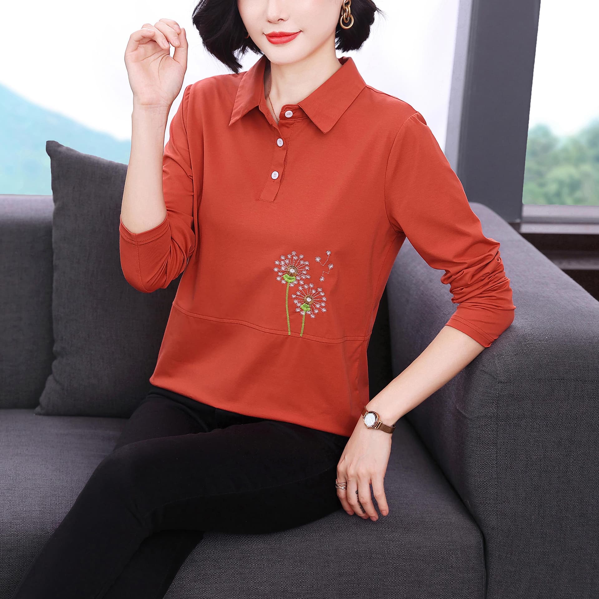 2026 가을 새로운 순면 티셔츠 여성 외국 가스 가을 의상 긴팔 자수 작은 셔츠 중년 엄마 맨위 기본 셔츠 이미지 2