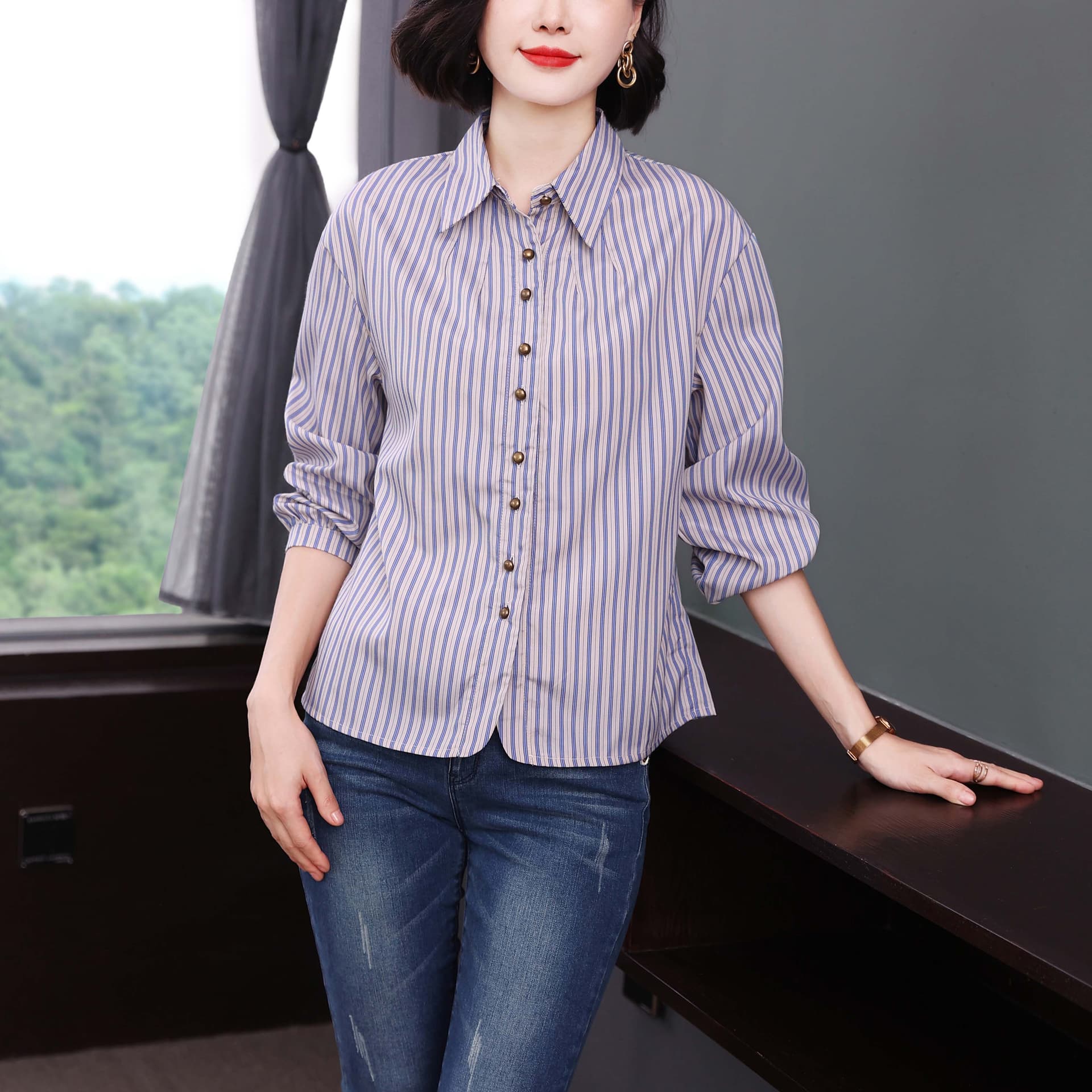 2026 년 가을 새로운 작은 디자인 셔츠 셔츠 고급 루즈핏 연령 감소 슬림해 보이는 스트라이프 센스 여성 셔츠 폴로 칼라 이미지 5