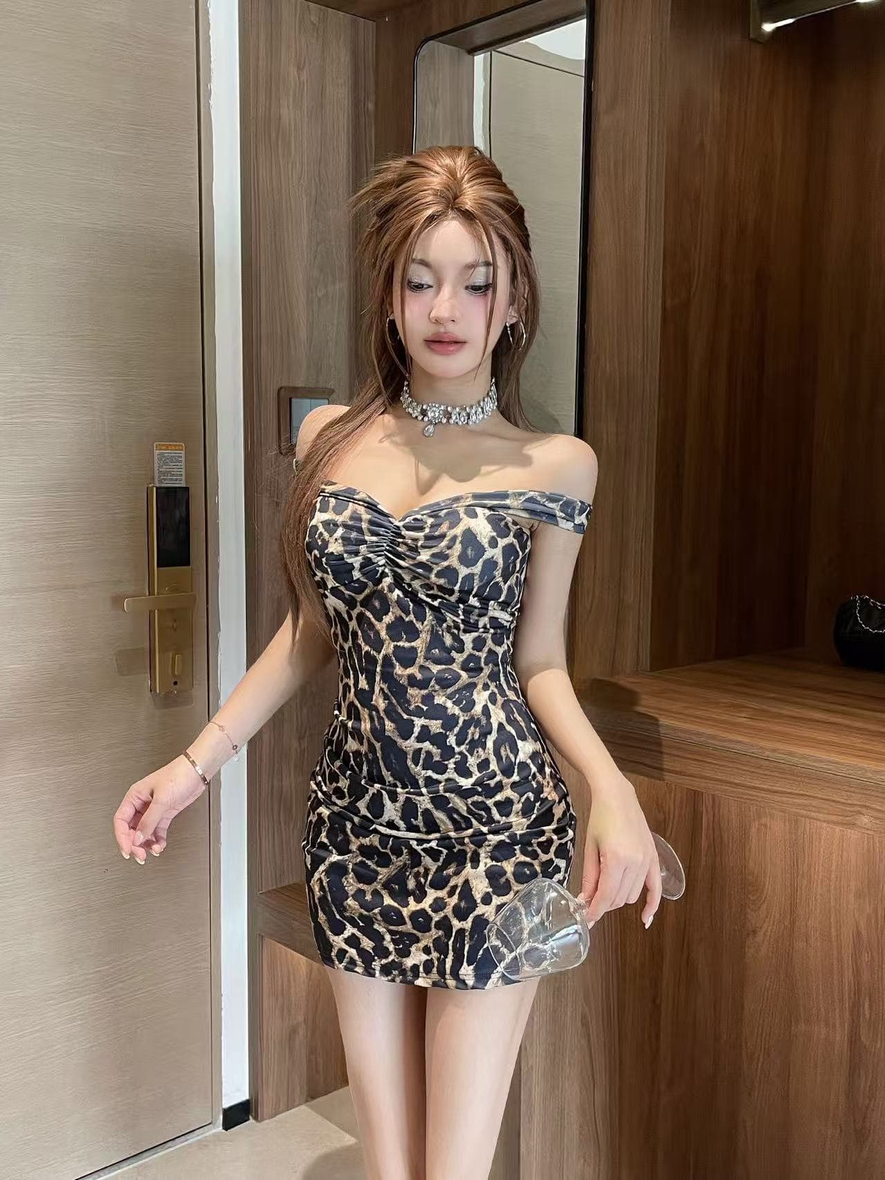 실사 섹시함 낮은 가슴 튜브탑 레오파드 무늬 쇼트 스타일 만나는 타이트 드레스 상세 이미지 6