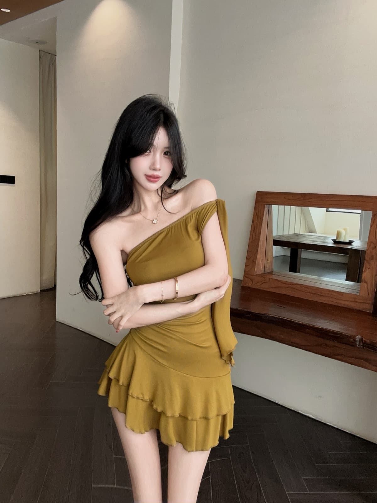 실사 섹시함 프릴 비스듬한 어깨 타이트 스커트 쇼트 스타일 드레스 복장 상세 이미지 1