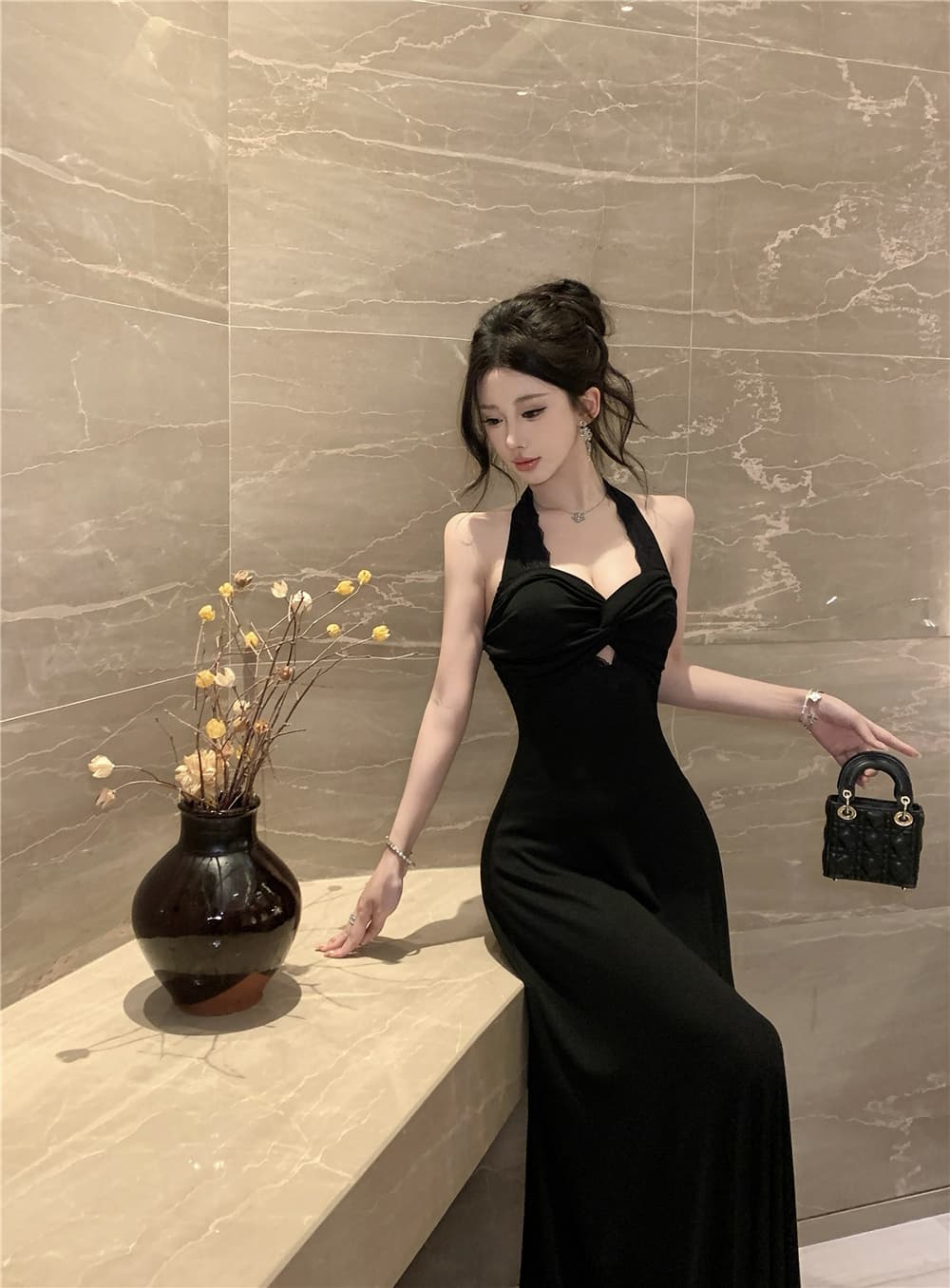 실사 여름 검정색 V넥 홀로우 아웃 주름 행침 목 백리스 품격 허리 수축 롱 코트 드레스