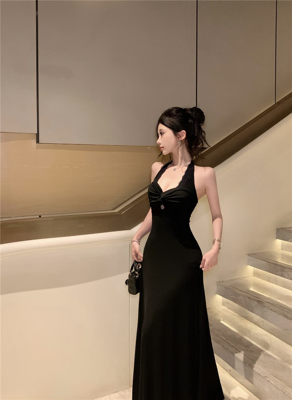 실사 여름 검정색 V넥 홀로우 아웃 주름 행침 목 백리스 품격 허리 수축 롱 코트 드레스 상세 이미지 12